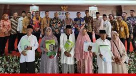Kantor Kejaksaan Negeri Jakarta Barat dipenuhi warga masyarakat dan aparat penegak hukum pada Jumat pagi, 26 Juli 2024