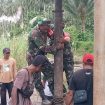Danramil-05 Wamsisi/Kodim-1506 Namlea, Lettu Inf Salem Pusung, bersama anggota Koramil 1506-05/Wamsisi, memberikan bantuan yang luar biasa kepada masyarakat Desa Batukasa dan Desa Waemasing