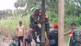 Danramil-05 Wamsisi/Kodim-1506 Namlea, Lettu Inf Salem Pusung, bersama anggota Koramil 1506-05/Wamsisi, memberikan bantuan yang luar biasa kepada masyarakat Desa Batukasa dan Desa Waemasing