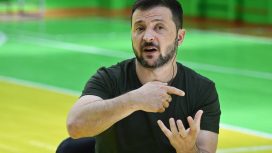 Volodymyr Zelensky menegaskan bahwa penyerahan wilayah Ukraina untuk mengakhiri perang yang dipicu oleh Vladimir Putin harus didukung melalui sebuah referendum di Ukraina