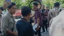 Insiden mengejutkan terjadi saat sejumlah awak media berusaha mewawancarai Penjabat (Pj) Gubernur Jawa Tengah, Nana Sudjana, pada Kamis (27/9) kemarin