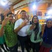 Calon Wakil Gubernur Jawa Barat nomor urut 4, di Pasar Rakyat Johar Karawang pada Rabu (30/10/2024), disambut antusias oleh para pedagang