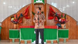 Dalam semangat kebersamaan dan gotong royong, Bupati Humbang Hasundutan Dosmar Banjarnahor, S.E bersama pimpinan Organisasi Perangkat Daerah (OPD) menghadiri Pesta Pembangunan HKBP Hutasoit yang diadakan pada Minggu, 3 November 2024