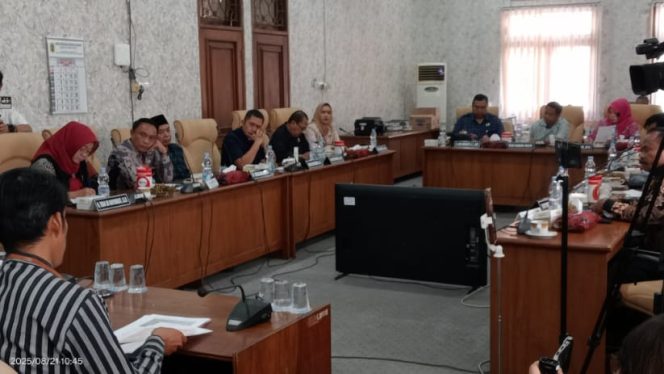
					Rangkuman Temuan Rapat Pansus DPRD Pati: Polemik Kenaikan PBB dan Pemberhentian Pegawai RSUD