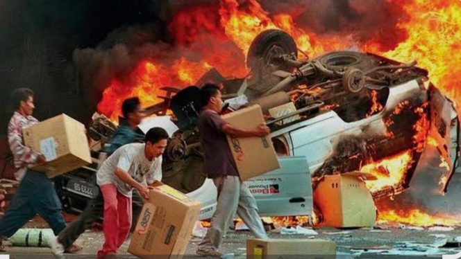 
					Setelah Ahmad Sahroni dan Uya Kuya, Rumah Sri Mulyani dan Eko Patrio Jadi Sasaran Amukan Massa”