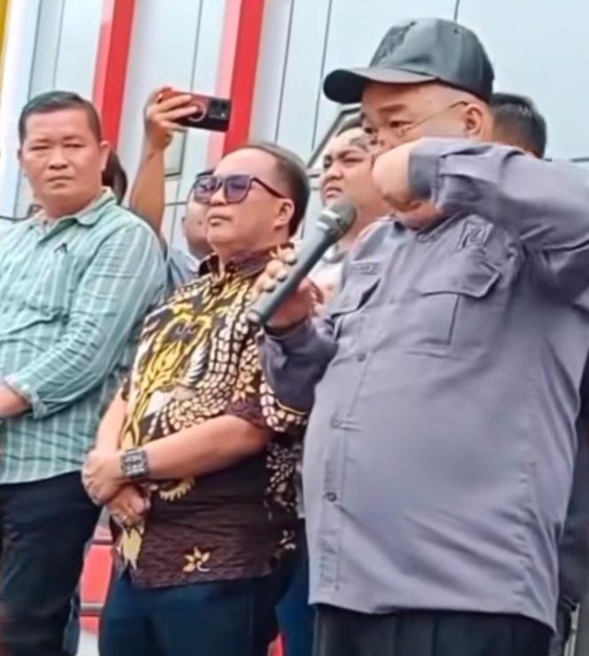 
					Tamparan Keras untuk Demokrasi: Anggota DPRD Gunungsitoli Pamer Arogansi