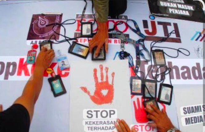 
					KEBEBASAN PERS DICABIK-CABIK! Kasatreskrim SBD Diduga Intimidasi dan Ancam Rampas Alat Kerja Wartawan di TKP