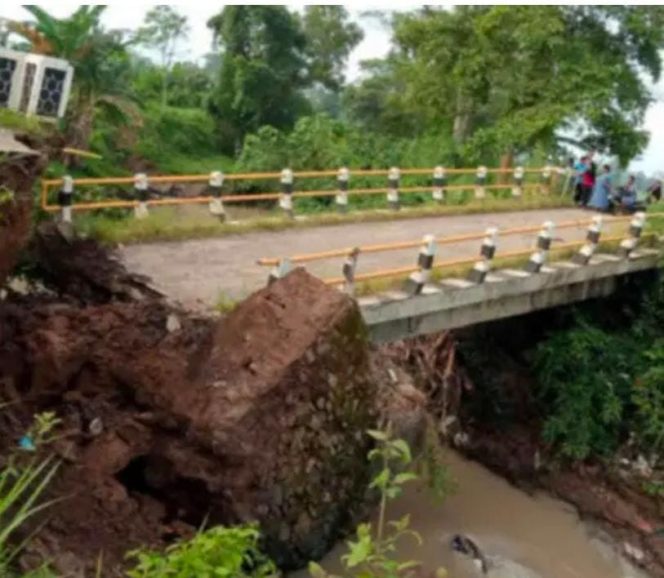 
					Aroma Korupsi Proyek Jembatan Way Galih: Kontraktor Bungkam Soal Besi Karatan, Pengawasan BPJN Lampung ‘Masuk Angin’?