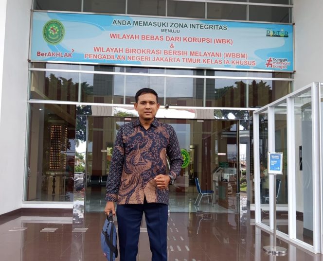 
					Gelombang Fitnah Menggila, Lima Belas Lawyer Kawal Kades Danau Lancang