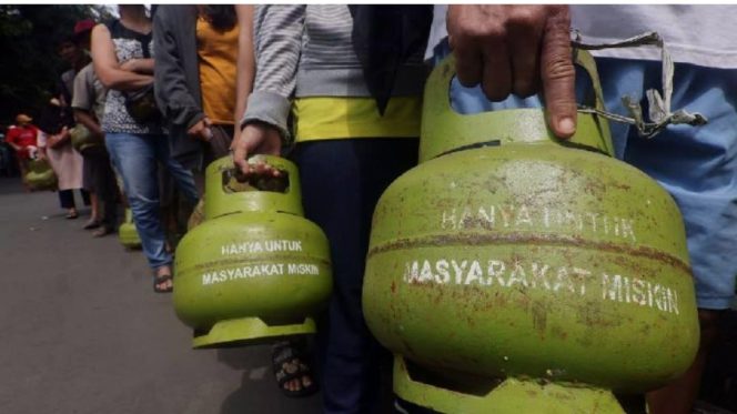 
					LPG 3 Kg di Pemangkat Cepat Habis, Warga Keluhkan Harga Jalur Nonresmi Rp35–40 Ribu; LSM GRAK Desak Operasi Pasar, Transparansi, dan Audit BPK