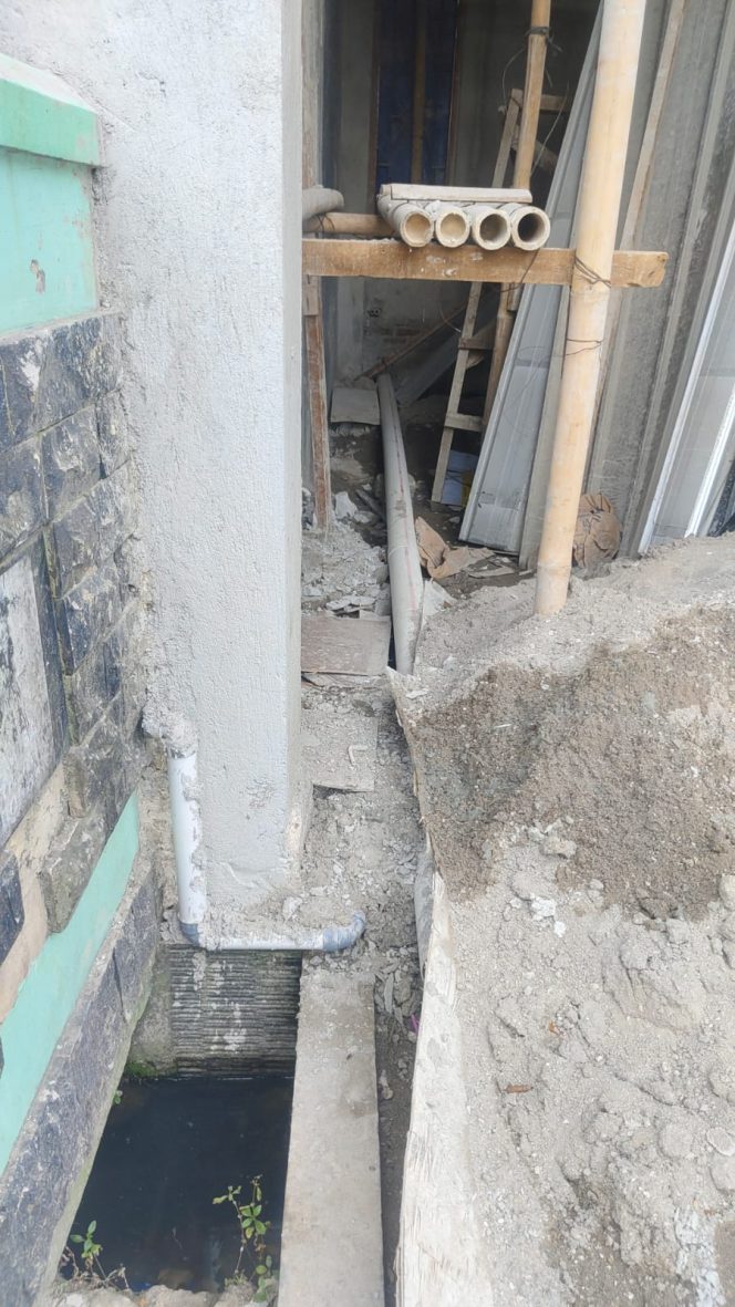 
					Tiang Bangunan Berdiri di Atas Drainase, Penegakan Perda di Kota Tangerang Dipertanyakan