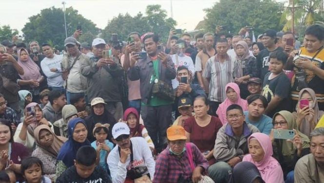 
					Unik, Bupati Tumbang Rakyatnya Pesta Pora di Alun-alun PATI!