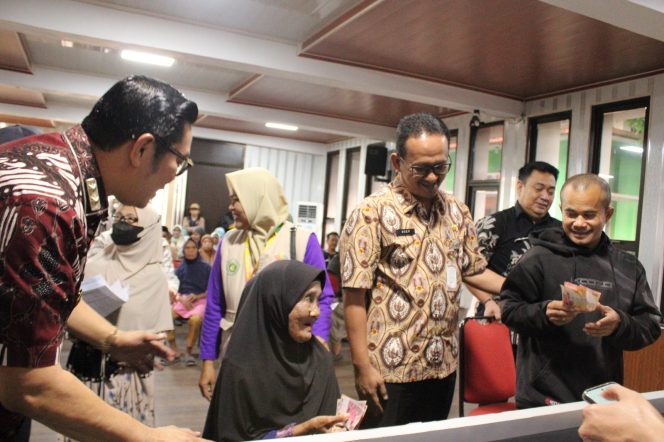 
					Sambut HUT ke 33 Tahun, 2.924 Warga Kota Tangerang Dapat BSU dari Pemkot