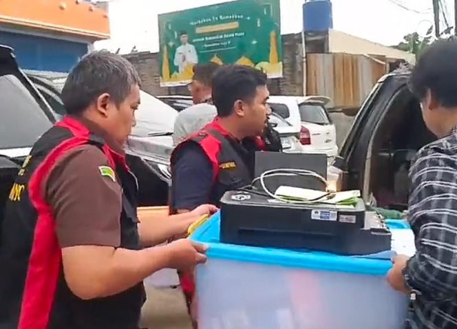 
					Membongkar Gurita Mafia Tanah: Kejaksaan Geledah Kantor Pertanahan Kota Serang