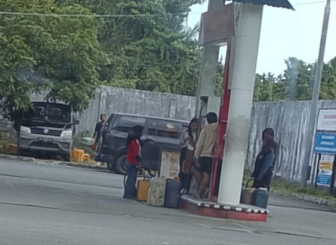 
					MAFIA SOLAR DI BATUI MENGGURITA, SPBU DEKAT TERMINAL DIDUGA JADI SARANG PENGETAP JERIGEN KUNING