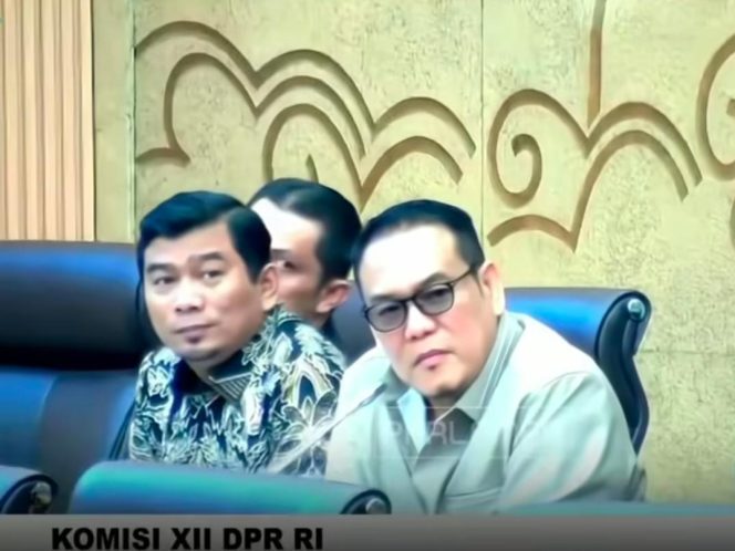 
					Diduga Jadi “Calo” Minyak di Brunei, Anggota BPH Migas Dicecar Habis-habisan oleh Komisi XII DPR RI