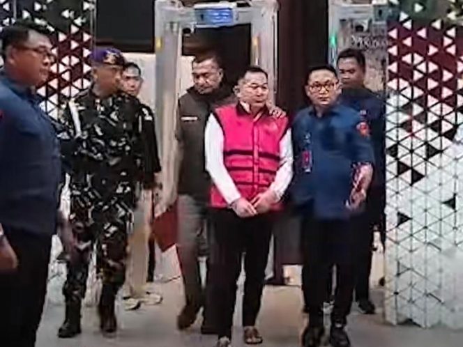
					Gurita Korupsi Izin Bauksit Kalbar: Sudianto ‘Aseng’ Jadi Tersangka, Siapa Saja yang Menikmati Aliran Dananya?