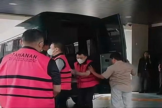 
					Kasus Korupsi Ekspor CPO Jilid II: Kejagung Limpahkan 11 Tersangka dan Sita Aset Rp696 Miliar