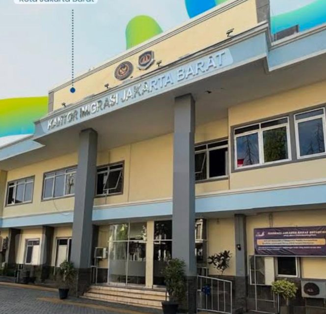 
					BREAKING NEWS: KPK Gelar OTT di Imigrasi Jakarta Barat, Kepala Kantor dan Belasan Orang Ditangkap!