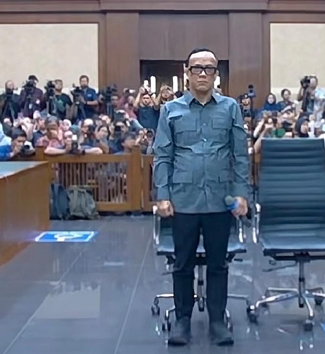 
					Kasus Korupsi Sertifikasi K3, Eks Wamenaker Immanuel Ebenezer Divonis 4,5 Tahun Penjara