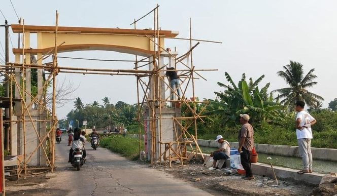 
					Proyek “Siluman” Sepatan Timur: Papan Informasi Ghaib, Camat Memilih Tiarap!