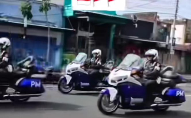 
					Viral Iring-Iringan Presiden Sepi Sambutan di Jalan Protokol Surabaya
