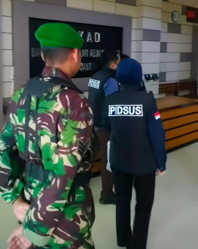 
					Usai Periksa 31 Saksi, Tim Pidsus Kejari Tulungagung Obrak-Abrik Kantor BPKAD dan Disbudpar!