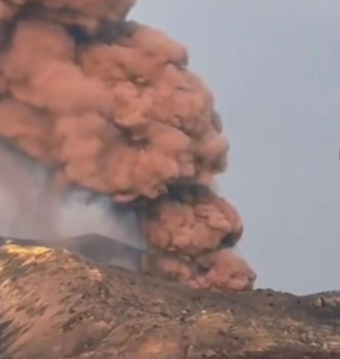 
					Gunung Anak Krakatau Level III (Siaga), Kapal Dilarang Mendekat dalam Radius 5 Mil Laut