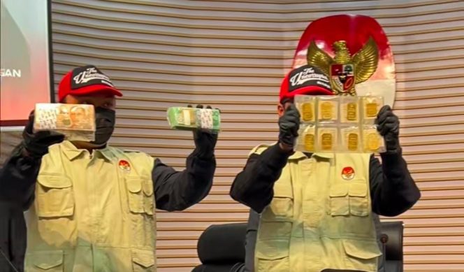 
					KPK Ungkap Kasus Pemerasan Lintas Periode di Pemkab Sukoharjo: Bupati dan Dua Pejabat Ditahan, Emas 2,5 Kg Disita