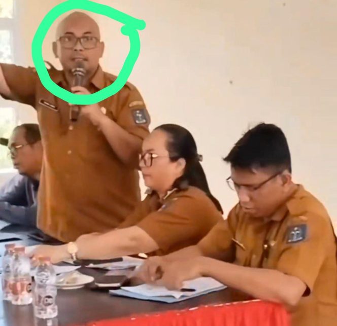 
					Arogansi Oknum Pejabat Sibolga Utara: Usir Wartawan Saat Rapat, Warga Mengamuk dan Pilih Bubar!