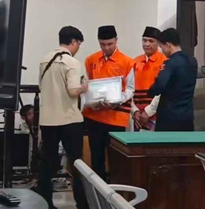 
					Skandal Suap Proyek PUPRPKP Rejang Lebong: Bupati Nonaktif dan Plt Kadis Didakwa Terima Uang Milyaran Hingga Gadget Mewah