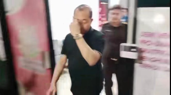 
					Kejari Resmi Tahan Anggota DPRD Kabupaten Bekasi Nyumarno Usai Berkas P-21 Lengkap