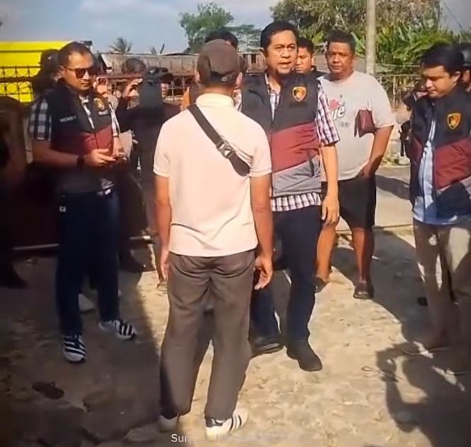 
					Skenario Pengadangan 50 Ton Pasir Timah Ilegal di Belitung Ungkap Indikasi Backing Oknum