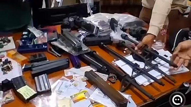 
					Temuan Ratusan Senjata Api di Ruangan Mantan Ketua Yayasan Sekolah Swasta