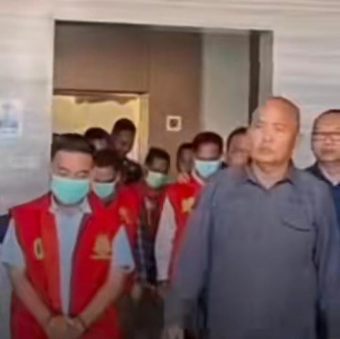 
					Lima Komisioner KPU Kotim Resmi Ditetapkan Tersangka dan Ditahan Kejati Kalteng