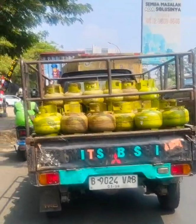 
					Diduga Milik Pengoplos, Pikap Gas LPG 3 Kg Bebas Berkeliaran di Batu Ceper!