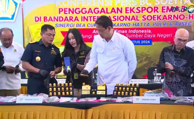 
					BEA CUKAI SOEKARNO-HATTA DAN POLRI GULUNG PENYELUNDUPAN EMAS BATANGAN