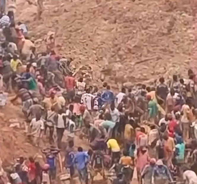 
					Tragedi Tambang Emas Tradisional di Afrika Tengah: Lebih dari 100 Orang Tewas Tertimbun Longsor