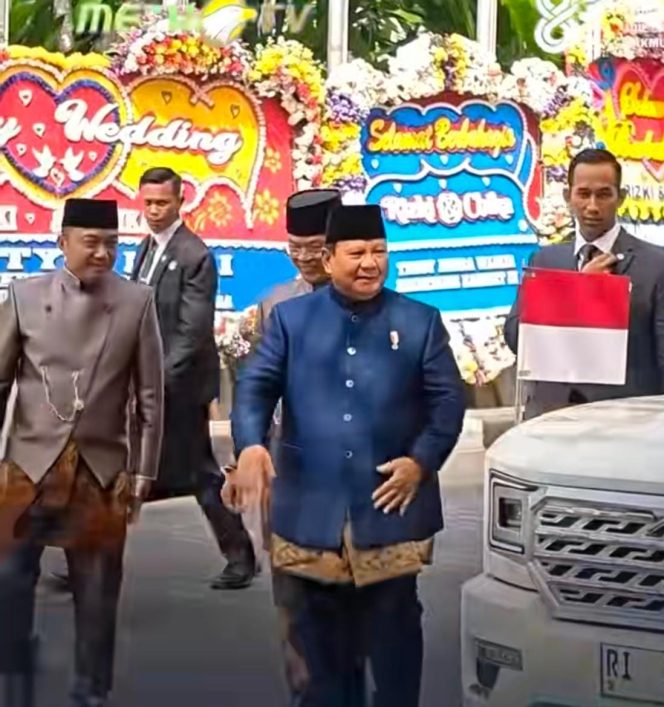 
					PRESIDEN PRABOWO DAN JOKOWI JADI SAKSI NIKAH KEPALA SESPRI RIZKY IRMANSYAH DI JCC