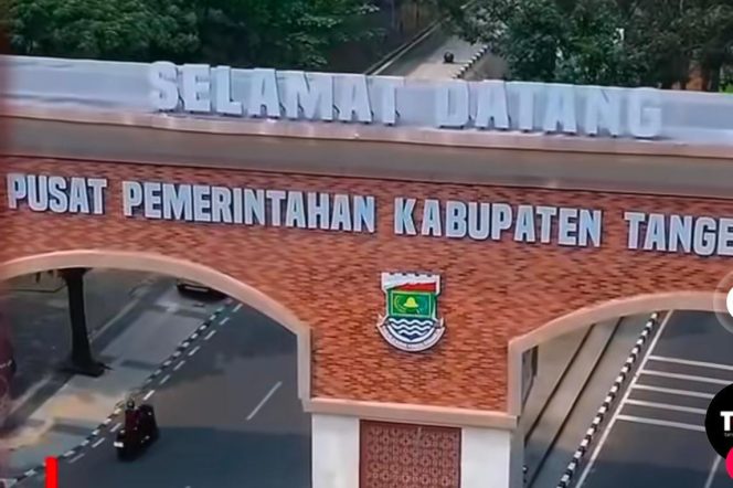 
					Proyek Gapura Rp2,4 Miliar Kabupaten Tangerang Rusak Sebelum Setahun