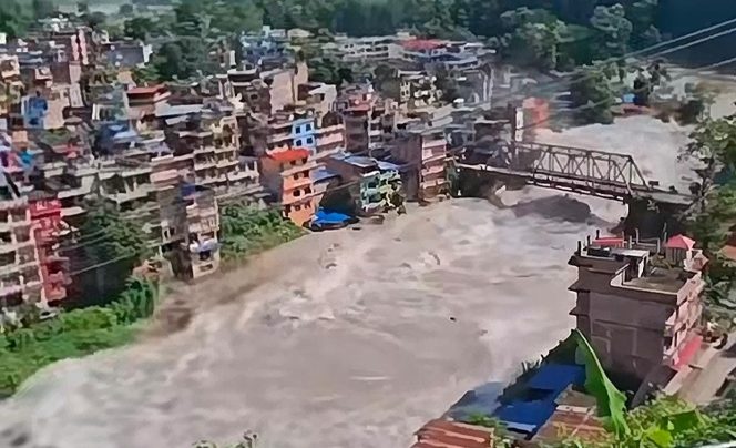 
					Banjir Bandang Terjang Nepal Utara: Ratusan Orang Hilang dan Meninggal Dunia