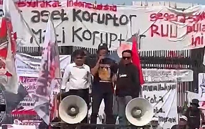 
					Aksi Massa AMPB Desak Pengesahan RUU Perampasan Aset di DPR RI
