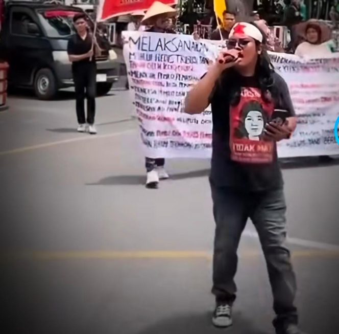 
					Front Gerilyawan Kepung Balai Kota Siantar Tuntut Penyelesaian Kasus Agraria dan Polusi PT SSU