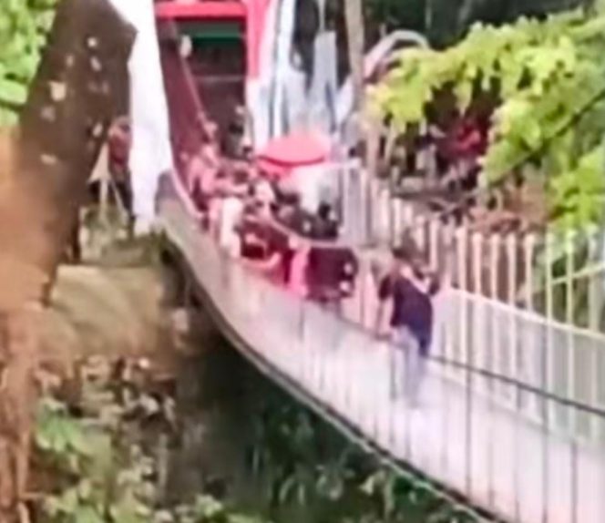 
					Baru Diresmikan, Jembatan Gantung Pongpet Pangandaran Roboh Diserbu Rombongan Bupati: Kualitas Konstruksi Dipertanyakan