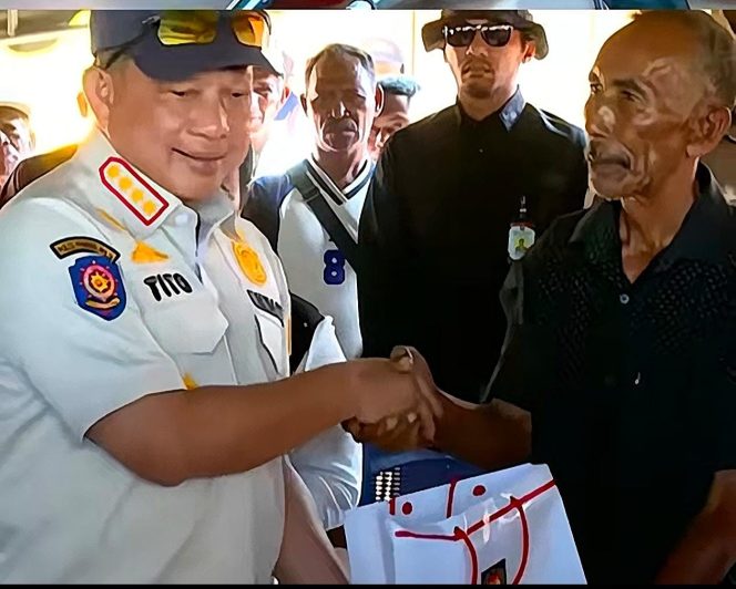 
					Kemendagri Salurkan Bantuan Korban Gempa NTT: Rp15 Juta bagi Ahli Waris dan Rp100 Juta untuk Desa