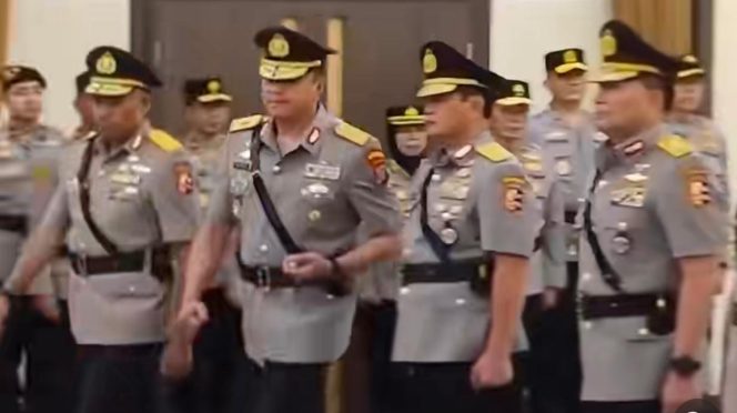 
					Mabes Polri Rotasi Posisi Strategis: Komjen Fadil Imran Memasuki Masa Pensiun