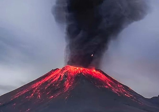 
					Anak Krakatau Erupsi Lagi di Selat Sunda, Warga Pesisir Banten-Lampung Diminta Siaga