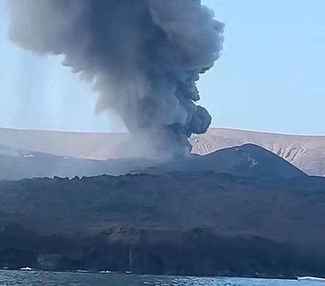 
					BREAKING NEWS! Gunung Anak Krakatau Erupsi 4 Kali Sehari, Masyarakat Dimbau Jauhi Radius 3 KM