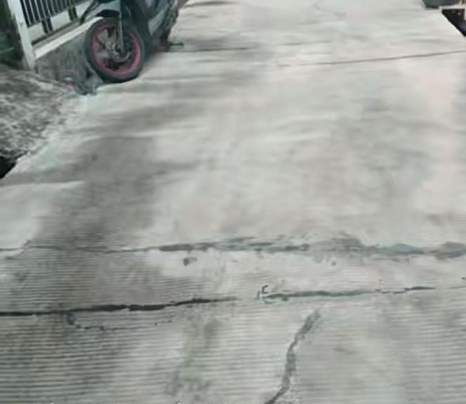 
					Baru Sepekan Betonisasi Jalan Sriwijaya V Bencongan Retak, Pengawasan DBMSDA Tangerang Dipertanyakan