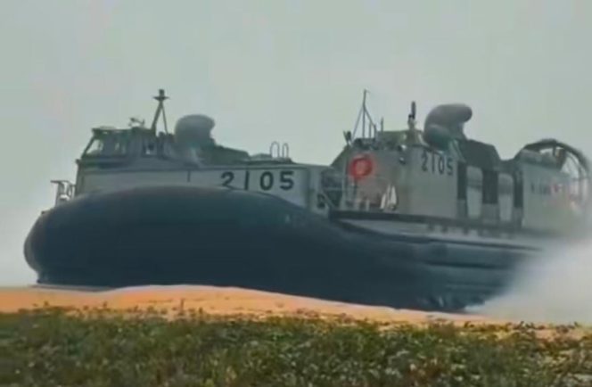 
					Kapal Amfibi JMSDF Tiba di Bengkayang Bantu Karhutla, Warga Sambut dengan Sapaan Unik